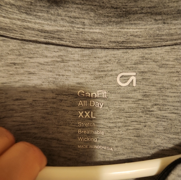 BNWOT Men's GapFit quarter-zip pullover - Picture 4 of 5